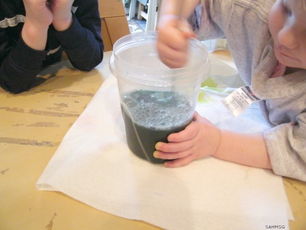 Preschool sensory spin-off activities no lesson plan required. These are perfect for Spring and Easter time.