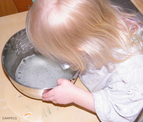Preschool sensory spin-off activities no lesson plan required. These are perfect for Spring and Easter time.