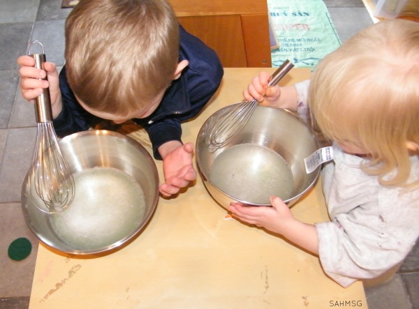 Preschool sensory spin-off activities no lesson plan required. These are perfect for Spring and Easter time.