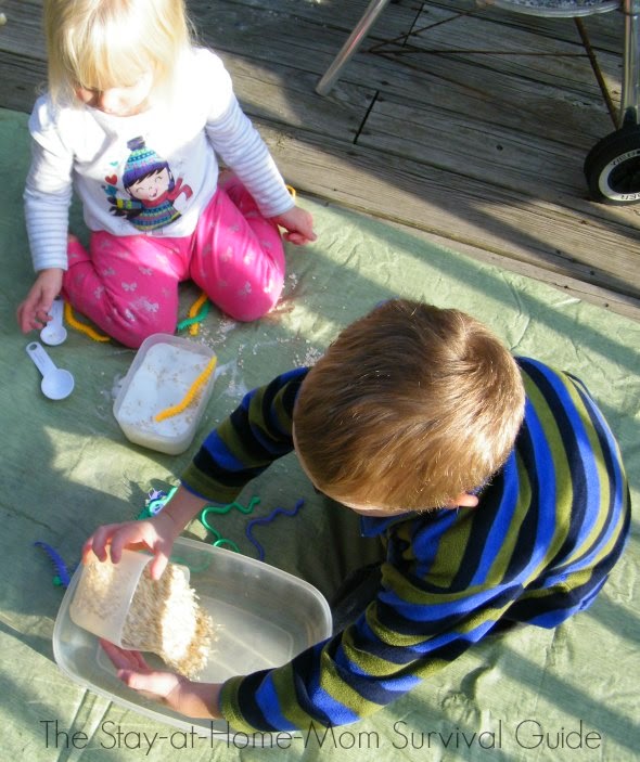 Sensory Bin Fillers for 40 Days! Up first: oats and salt sensory bin filler for toddlers and preschool.