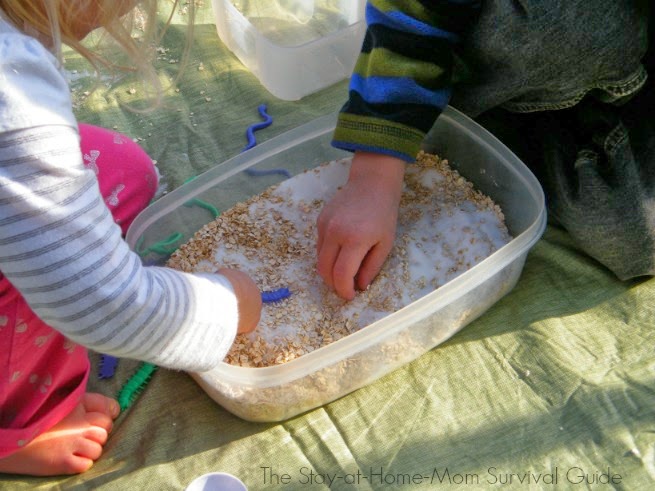 Sensory Bin Fillers for 40 Days! Up first: oats and salt sensory bin filler for toddlers and preschool.