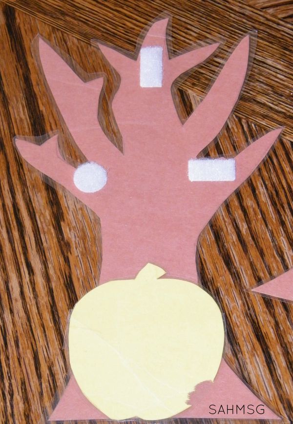 Apple Color Sorting Activity for Toddlers or Preschoolers.