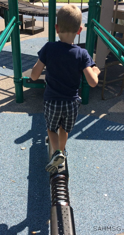 5 Simple Activity Ideas for getting kids to play outdoors for at least 60 minutes every day. FuelUptoPlay60 and @realCalifMilk team up to inspire children to make healthy choices. [AD]