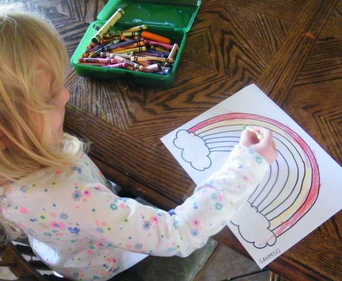 Color a rainbow to learn about colors and Spring. This art project and craft for kids is adapted for preschool and toddlers.
