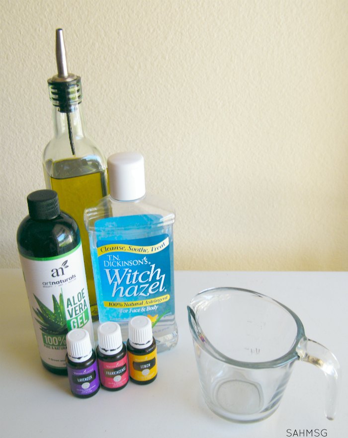 Make your own reusable baby wipes to support your baby's sensitive skin and save money with this DIY Reusable Baby Wipes idea and printable recipe.