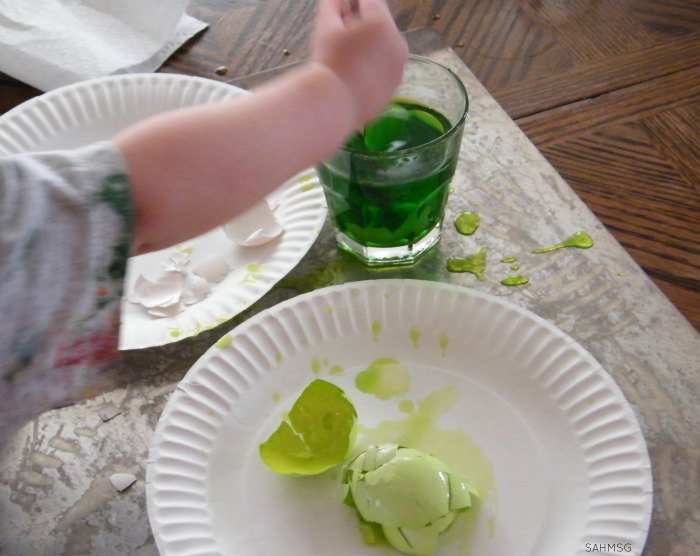 Dyed egg shells science and art process-based activity for preschool and toddlers.