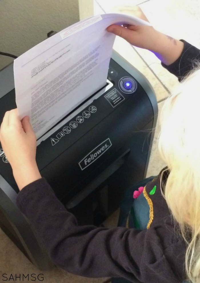 Get the kids spring cleaning too! These ideas are great ideas for spring cleaning kids can do even as young as preschool. #ad @Fellowes