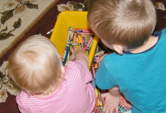 Get the kids spring cleaning too! These ideas are great ideas for spring cleaning kids can do even as young as preschool. #ad @Fellowes