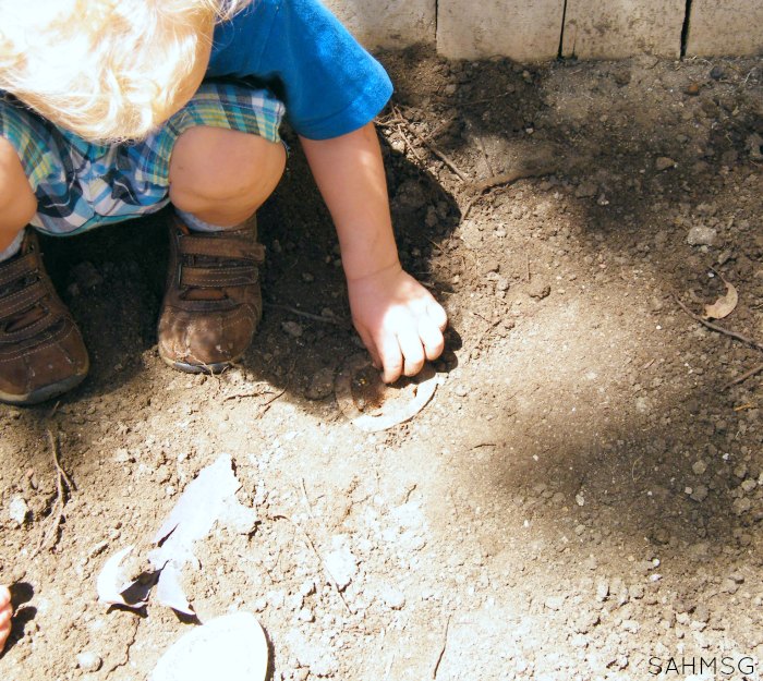 Gardening in a small backyard made simple with tips and tools..including ideas for simple DIY waterproof garden signs, and tips for gardening with kids. #ad 