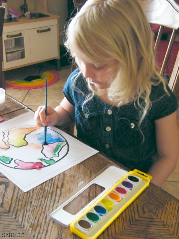 Affordable preschool activity learning kits great for homeschool preschool or teaching preschool at home for non-crafty moms.