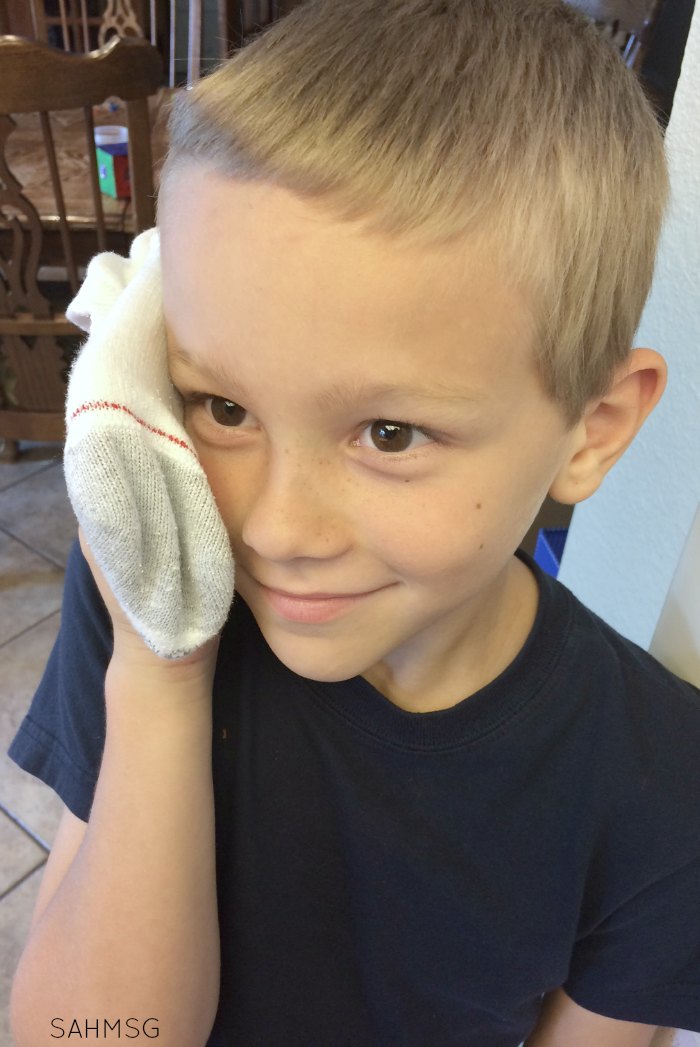 Kids get bumps and bruises, but a melting ice pack can just be annoying. Try this DIY ice pack idea-an ice pack hack-that uses two items you probably have at home to decrease the mess and increase the comfort of your kids after they get a bump or bruise. So simple to make!