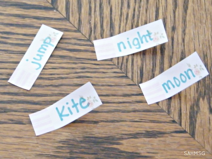 Pre-reading skills will soar with this 2 item activity that teaches children to read the beginning letter in words with a hands-on word-matching game.