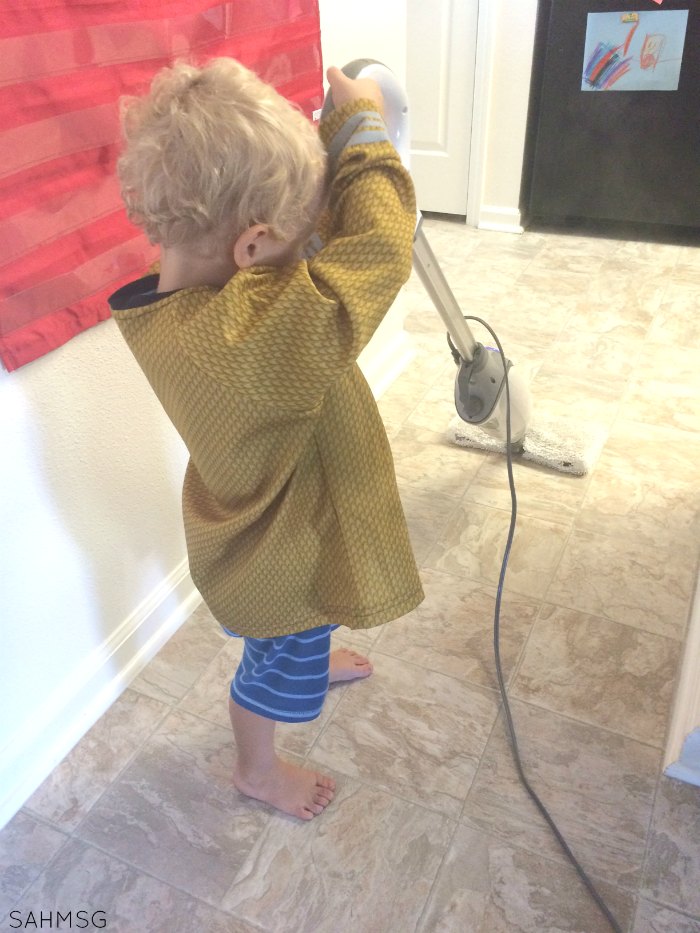 How do you get kids to do chores? A system that works. This plan educated parents on chore chart implementation and has step-by-step videos for teaching your children to love to do chores. #sponsored