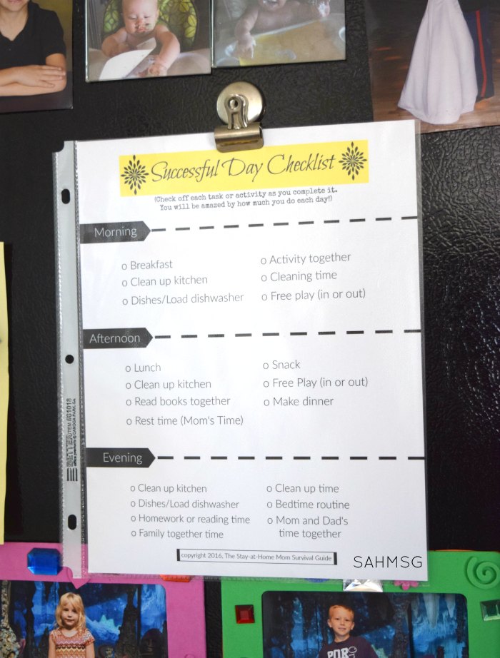 Successful Mom Daily Checklist to help you gain balance between housework and play time with the kids. Get more done, and feel more successful as a mom and homemaker.