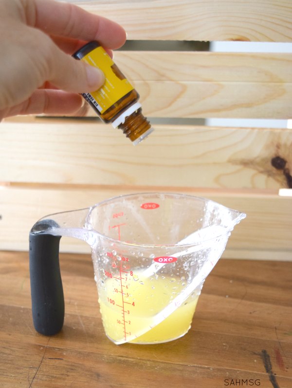 This DIY bleach recipe was great at whitening our white load . Using simple ingredients this DIY bleach uses the power of lemon to brighten clothes naturally.