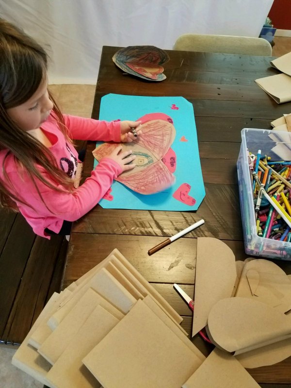 Valentine's banner crafts that kids can make! This is such a fun art expression activity that teaches scissor skills and fine motor skills too. It's a fun kids activity for Valentine's.