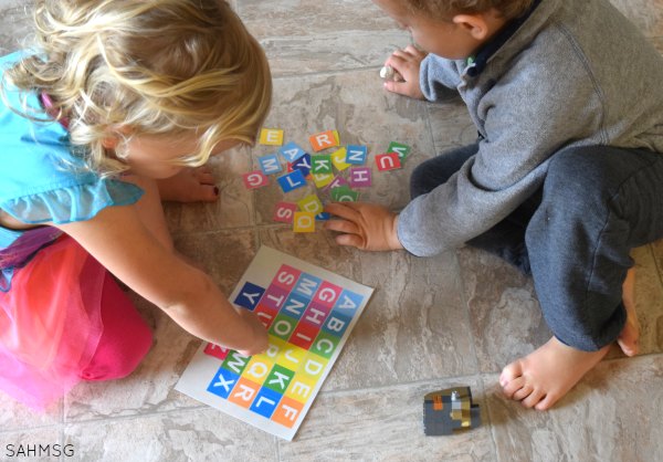 Fun ABC letter matching busy bag for preschool. Great preschool at home activity.