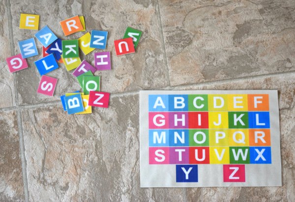 Fun ABC letter matching busy bag for preschool. Great preschool at home activity.