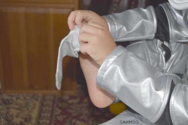 Kids in Socks letter matching activity. Preschool kids can learn letters with feet! #sposnored