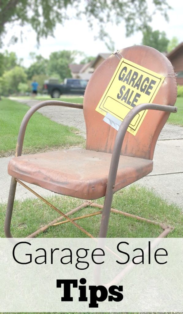 Garage sale time! Get these 10 garage sale tips to have a successful sale.