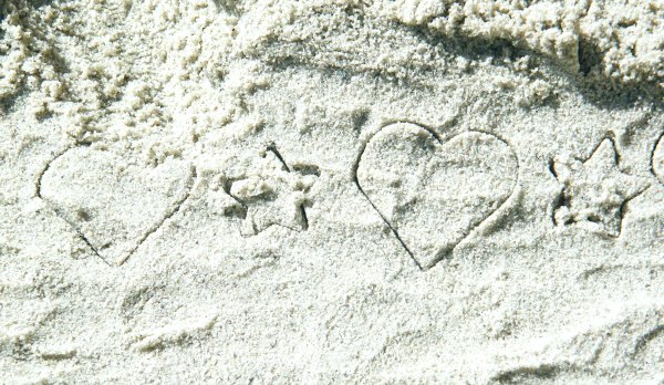 Exploring shapes with sand sensory activity lets kids get their hands dirty while guiding them to learn basic concepts in a hands-on way. So fun for brain breaks outside.