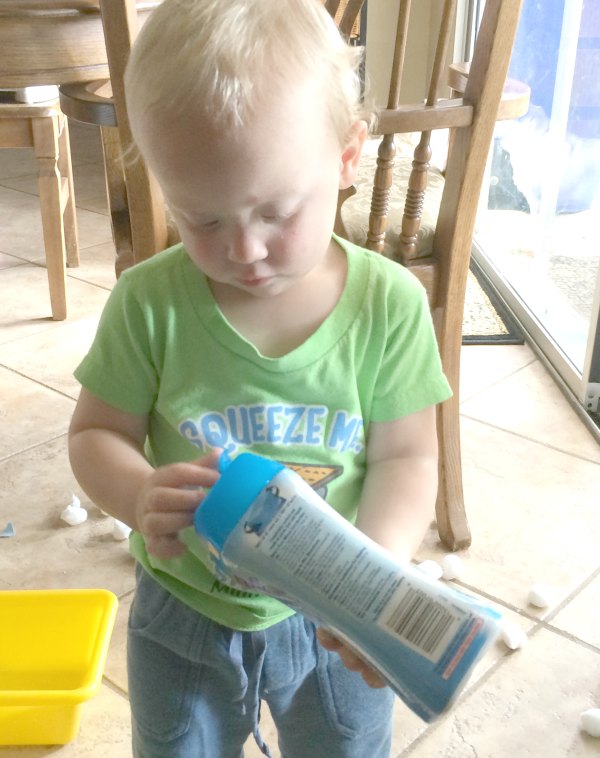 One item activities allow little ones to explore. This cotton ball toddler fine motor activity combines fine motor exploration with sensory and creativity. We made this into an indoor gross motor activity too. So much fun with one supply!