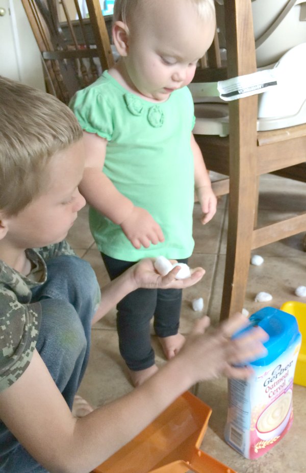 One item activities allow little ones to explore. This cotton ball toddler fine motor activity combines fine motor exploration with sensory and creativity. We made this into an indoor gross motor activity too. So much fun with one supply!