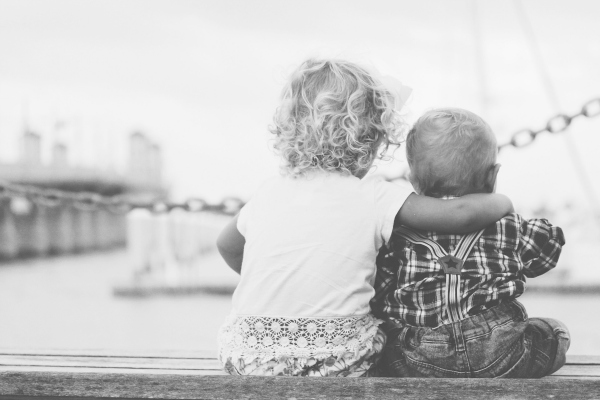 Pros & Cons to Having Children Close in Age