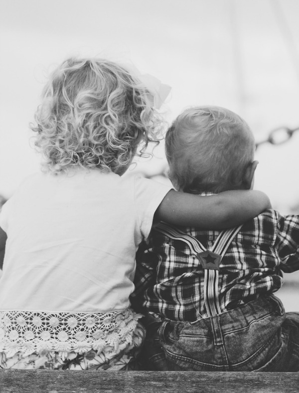 Having children close in age has a lot of beenfits, but there are some challenges too. These are the pros and cons to having children close in age from a mom who had 2 under 2.