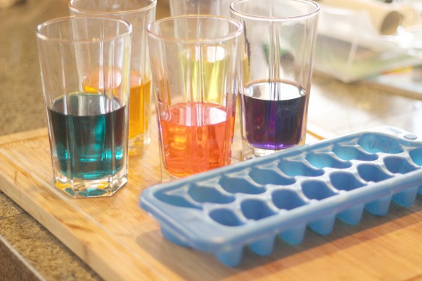 A fun hands-on art and science activity for preschoolers! This is great for fine motor and sensory fun. Rainbow ice painting preschool activity is a lot of science and art plus it uses supplies you have at home already.