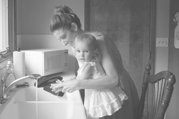 Get this simple homemaker morning routine to feel more organized and successful each day.