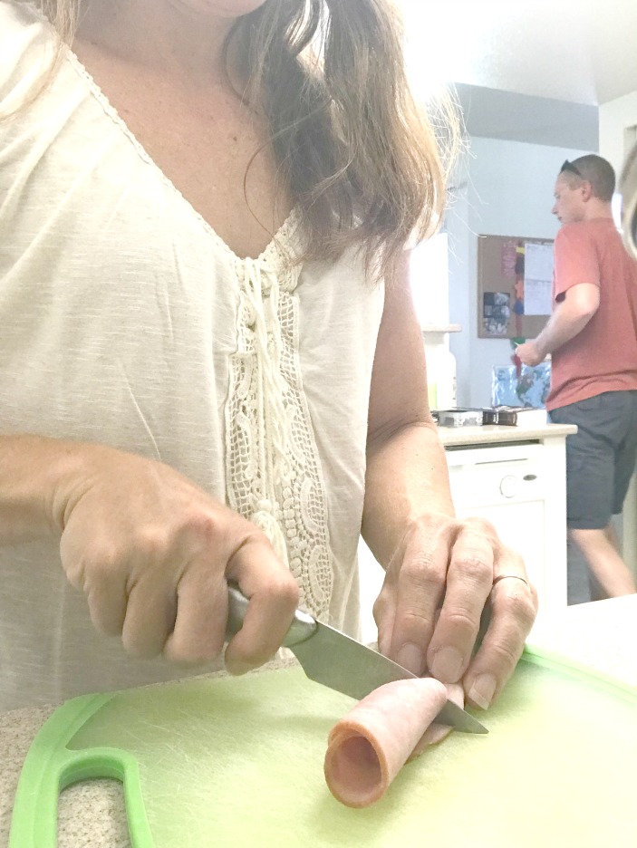 Less time in the kitchen for a more balanced meal for kids with Ekrich deli meat AD