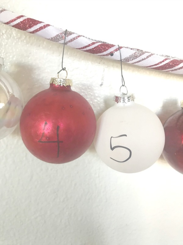 Christmas counting preschool activity is a fun and festive way to teach preschoolers number order and fine motor skills.