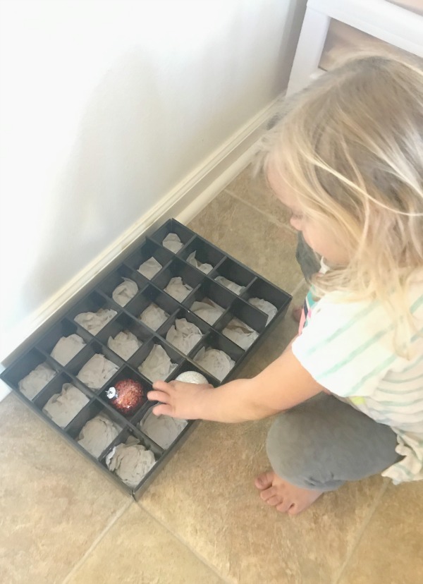 Christmas counting preschool activity is a fun and festive way to teach preschoolers number order and fine motor skills.