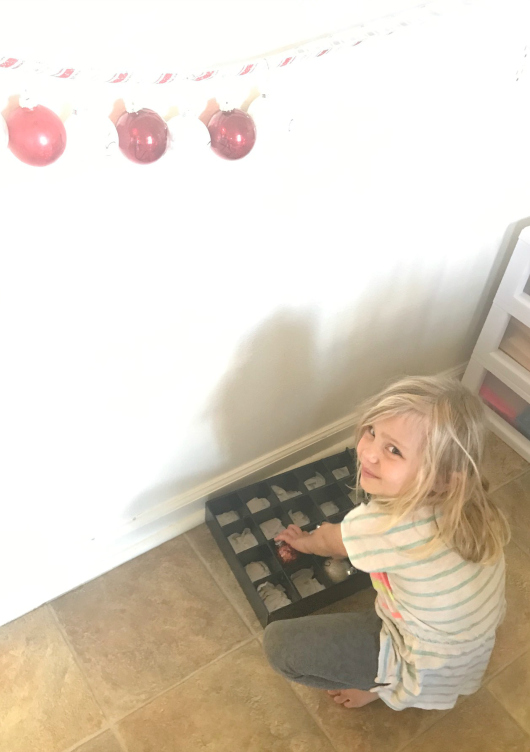 Christmas counting preschool activity is a fun and festive way to teach preschoolers number order and fine motor skills.