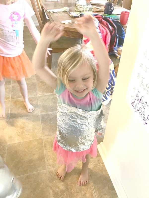 Making foil sculptures is a single item activity great for a rainy day! This foil sculpture one item activity is a great free form way for kids to create!