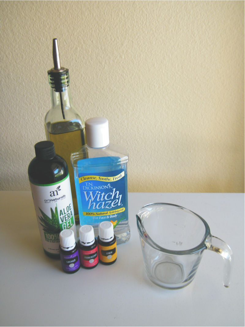 Make this DIY aftershave with essential oils to avoid razor bumps.