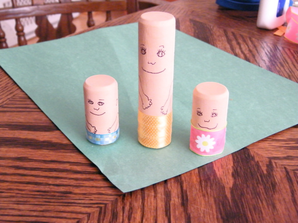 Making DIY toy people as a preschool activity and add them to pretend play.
