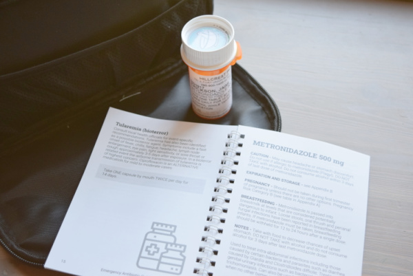 Included guidebook with the emergency medical kit.