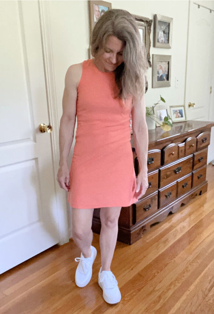 Dressy sneaker with simple shift dress as a way to be comfortable and look put together as a mom with DreamPairs sneakers.