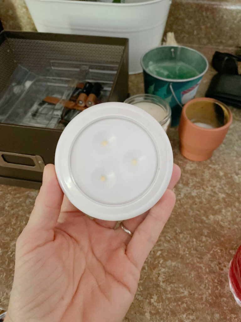 Battery powered puck light.