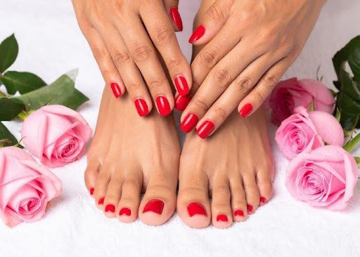 The Busy Mom’s Guide to Low-Maintenance Nails