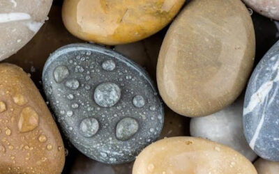 Nature’s Canvas: How to Turn River Stones into Permanent Pocket Charms