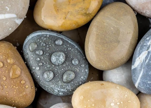 Nature’s Canvas: How to Turn River Stones into Permanent Pocket Charms